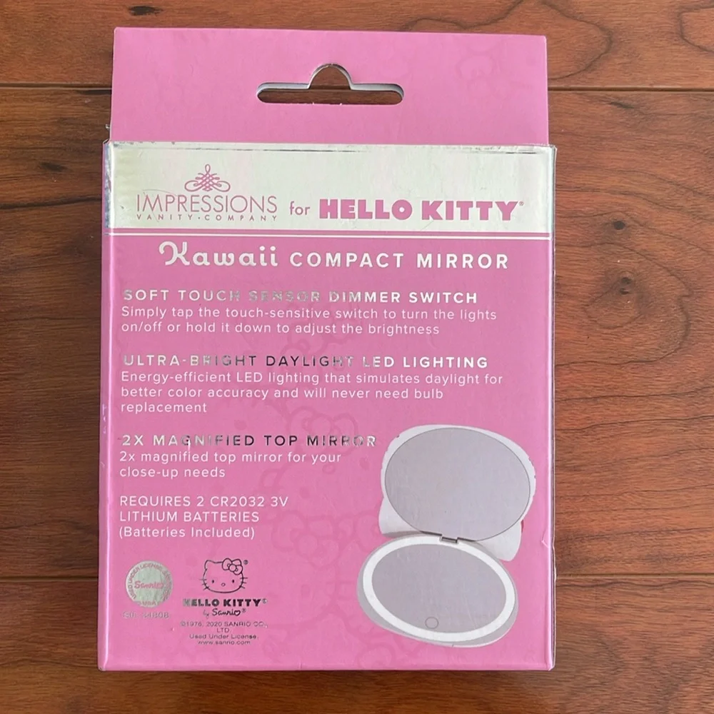 NWT Hello Kitty Kawaii Compact LED Light Mirror